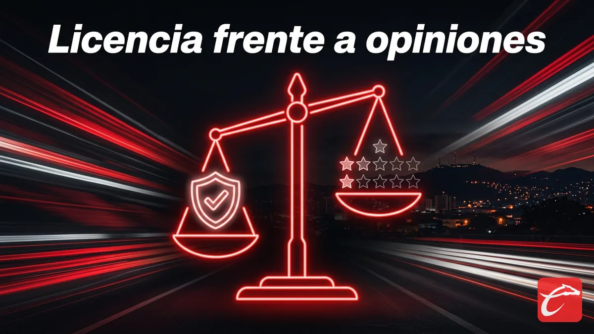 Balanza simbólica entre licencias oficiales verificadas y la falta de opiniones de terceros sobre Caliente